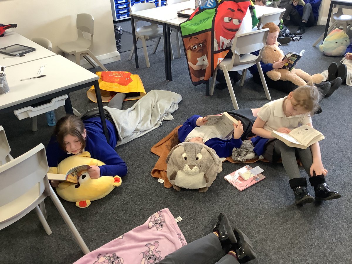 ReinwoodJuniors's tweet image. #RJS4B loved getting comfy during our Drop Everything and Read time this week. #RJSReading #RJSEnglish