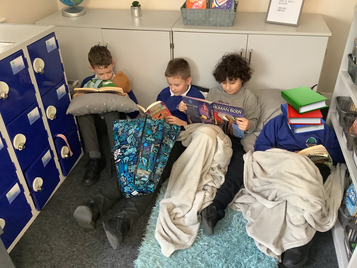 ReinwoodJuniors's tweet image. #RJS4B loved getting comfy during our Drop Everything and Read time this week. #RJSReading #RJSEnglish