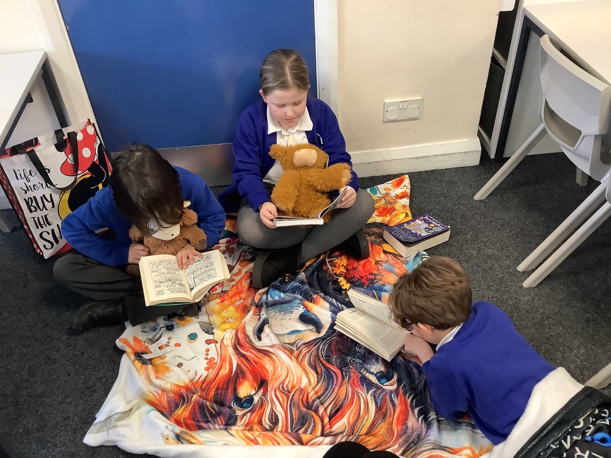 ReinwoodJuniors's tweet image. #RJS4B loved getting comfy during our Drop Everything and Read time this week. #RJSReading #RJSEnglish