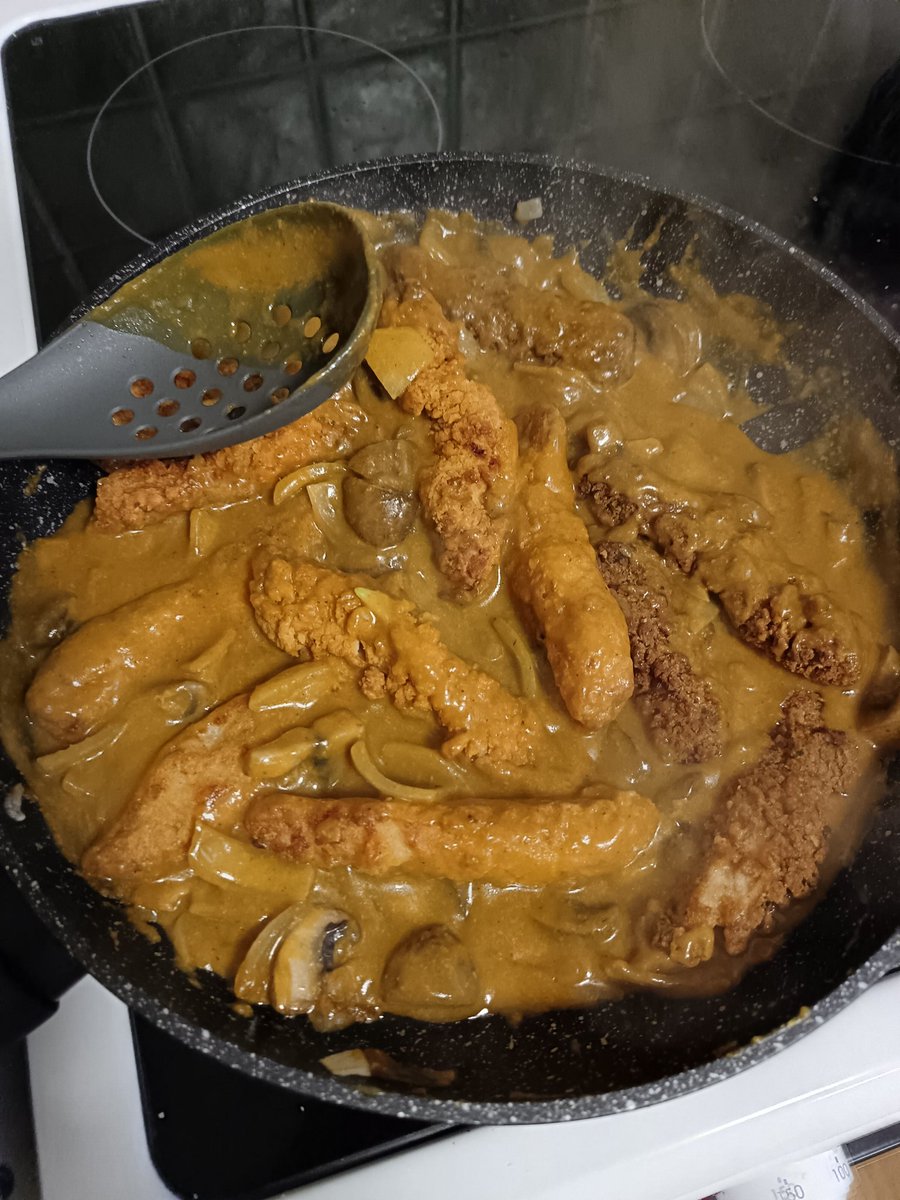 BethThomas85's tweet photo. Just had and cooked me a meal different texture of chicken strips @anthonygordon @DR41fanpage have a go of cooking this meal for you and family. https://t.co/fqEYusLxXm