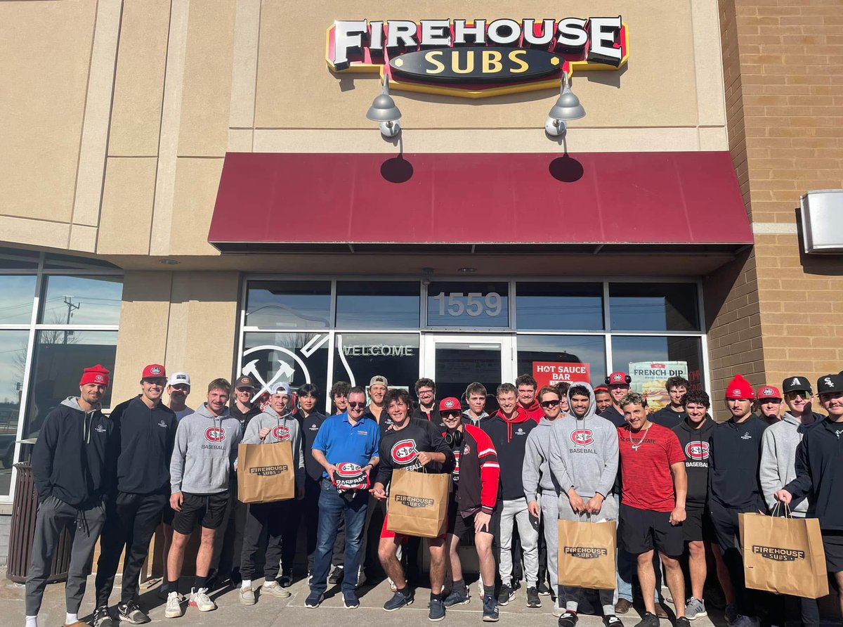 Special thanks to Eli and the crew at FIREHOUSE Subs! 🔥 

The team stopped at his second location in Monticello on the way down to Missouri!

Go Huskies! 🔥