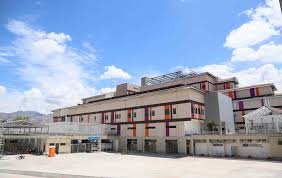 Pedro_vrae's tweet photo. El nuevo #HospitalRegional de Ayacucho (HRA) "Miguel Mariscal Llerena", inaugurado - hace pocos años -con bombos y platillos por el #wayki #Oscorima, ahora tiene más problemas que soluciones de salud de la población.
También carece de equipamiento y #tecnología de punta https://t.co/FCsQm0HYJN