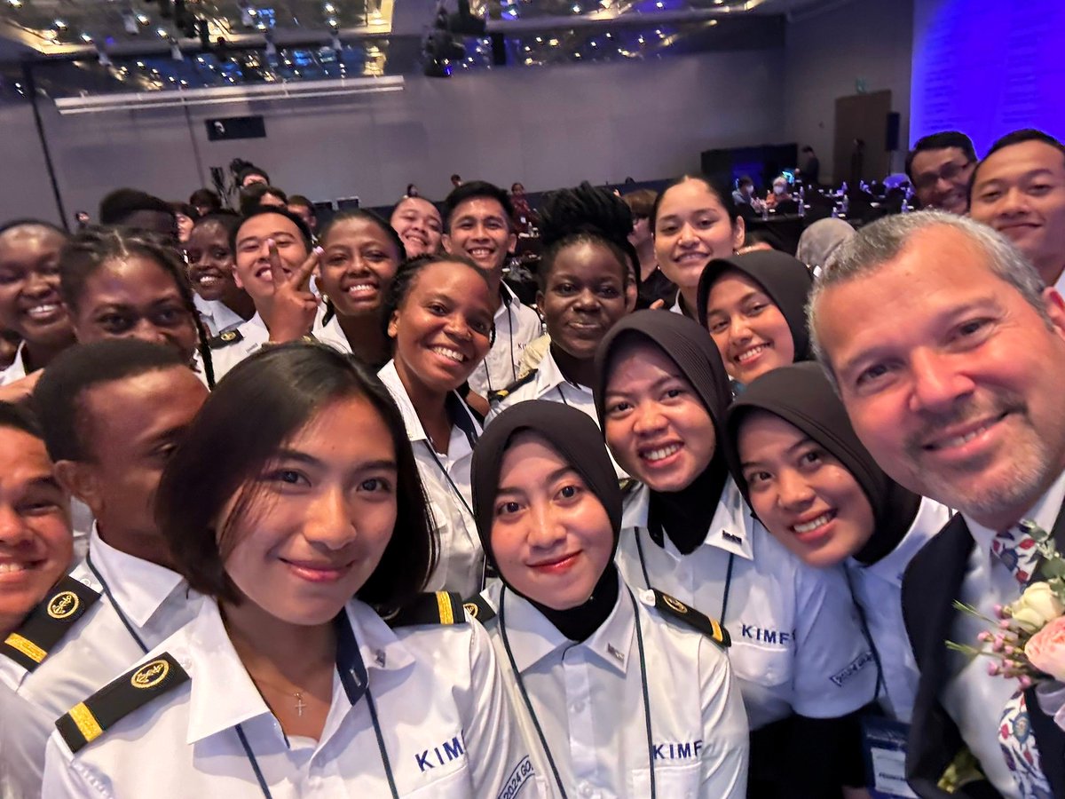 On #InternationalWomensDay I reaffirm my commitment to leading by example. I don't participate in panels unless gender representation is respected. At IMO, we are integrating gender equality into our work, making the maritime industry more inclusive for all. #ForAllWomenAndGirls