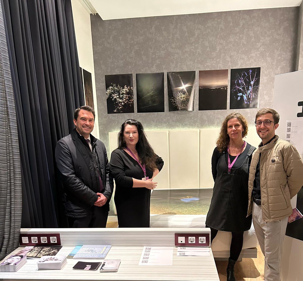 HenkKristian's tweet photo. Desde el Foro Cultural de Austria apoyamos a dos artistas 🇦🇹 en la @hybrid_arte de este año, @karinmariapfeifer y @suu_laa del @kunstraum_flat1.
Fantástico haber podido saludarlas en su espacio diseñado en el ambiente único del  @petitpalacehotels en estos días. https://t.co/T50QwRjNHr