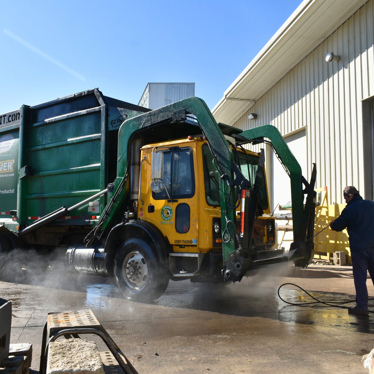 mpr_social's tweet photo. At MPR, we pride ourselves on being the greenest and cleanest. Experience the difference in waste hauling with our top-notch services. 

Contact us today and talk to our team to see how we manage waste on the next level! 

 https://t.co/nsyalvoeee https://t.co/1nOQowycSG