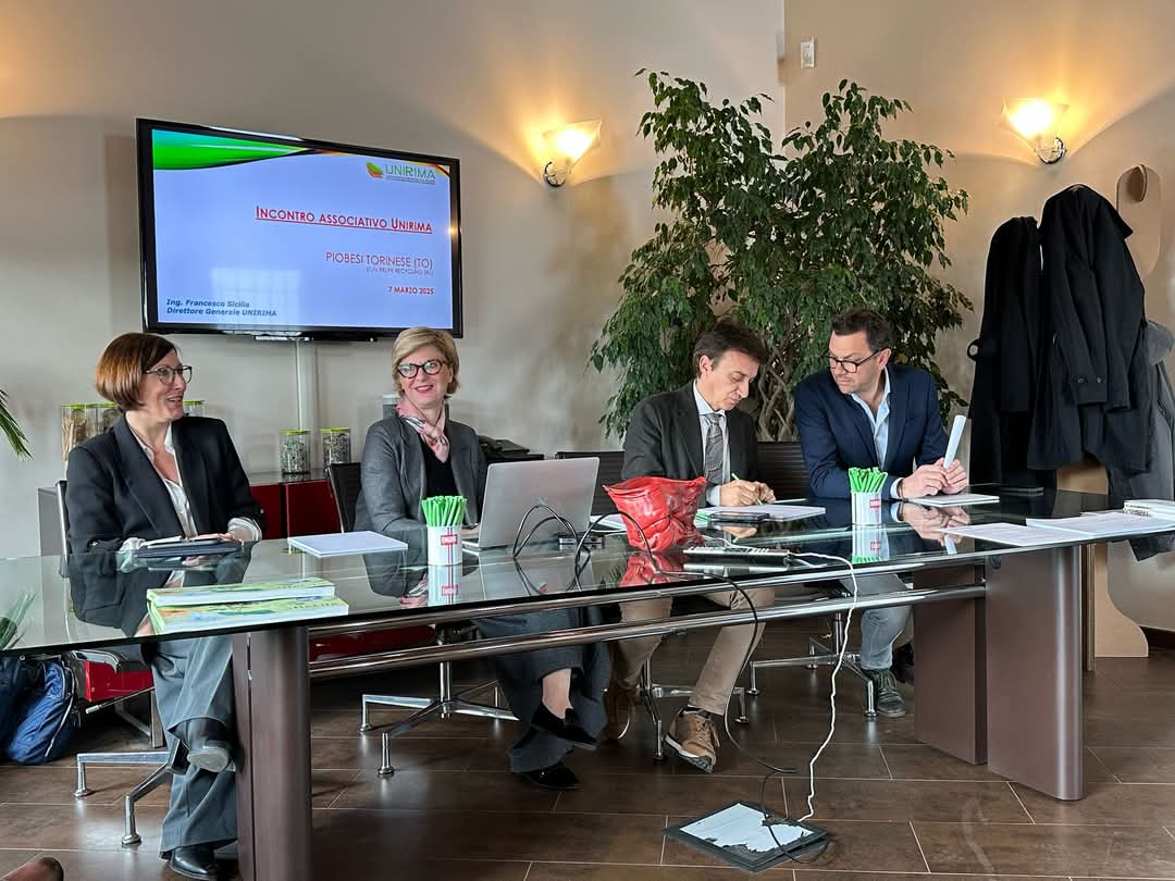 ♻️Si è tenuto oggi nella sede di Piobesi Torinese di ReLife Recycling, l'incontro territoriale per le imprese associate del NordOvest organizzato da #UNIRIMA. Un momento di confronto per fare il punto sul settore del riciclo. Ha aperto i lavori la Senatrice <a href="/SilviaFregolent/">silvia fregolent</a>
