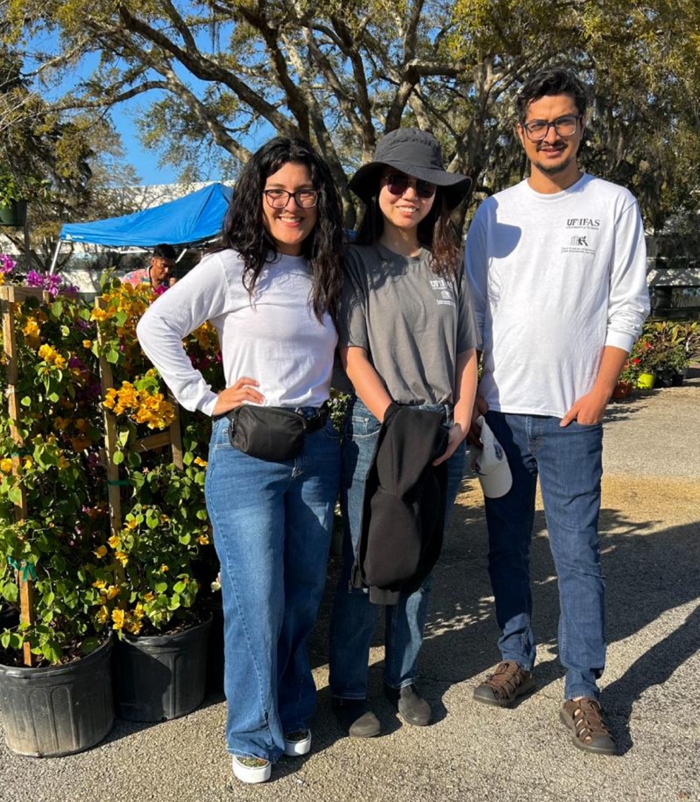 UF IFAS MREC (@ufmrec) on Twitter photo Congrats to graduate students Emily Rodriguez, Fangchen Liu & Nabeel Shaheen from <a href="/UFenvhort/">UF IFAS Dept. of Environmental Horticulture</a> associate professor Alfred Huo’s lab for receiving scholarships from Sweetwater Oaks Garden Club! 👏
Pictured are them at Sweetwater Oaks Garden Club’s Garden Fair last weekend. 🌷📷 Congrats to graduate students Emily Rodriguez, Fangchen Liu & Nabeel Shaheen from <a href="/UFenvhort/">UF IFAS Dept. of Environmental Horticulture</a> associate professor Alfred Huo’s lab for receiving scholarships from Sweetwater Oaks Garden Club! 👏
Pictured are them at Sweetwater Oaks Garden Club’s Garden Fair last weekend. 🌷📷