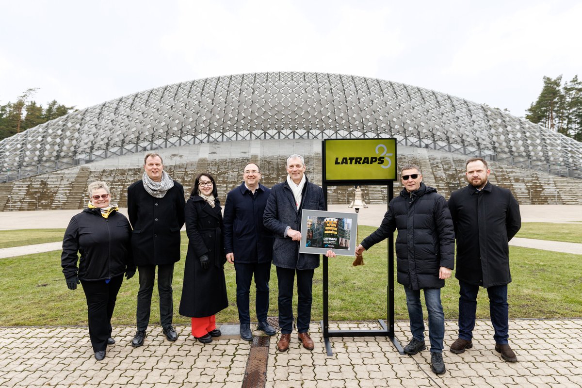 Šonedēļ kooperatīva LATRAPS obligācijas ir iekļautas Nasdaq Baltic First North tirgū.Šis notikums ir vēsturisks,jo pirmo reizi plašākam investoru lokam ir iespēja ieguldīt perspektīvā uzņēmumā un veicināt LV lauksaimniecības izaugsmi.Bija gods būt klāt šajā vēsturiskajā notikumā.