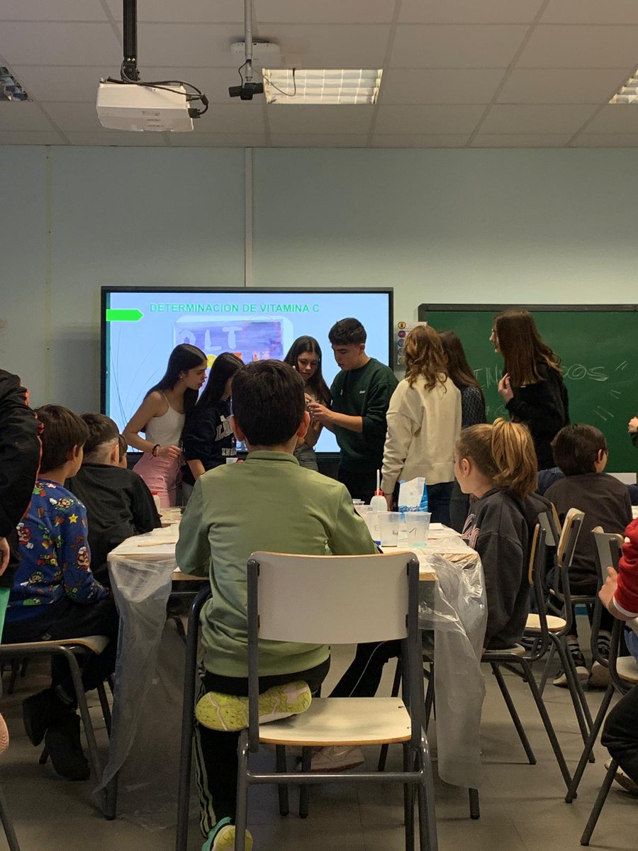 El pasado 25 de Febrero, alumnos de 3ESO desarrollaron una actividad de ACCIÓN Y SERVICIO dentro del programa PAI en el Ceip Mozart.