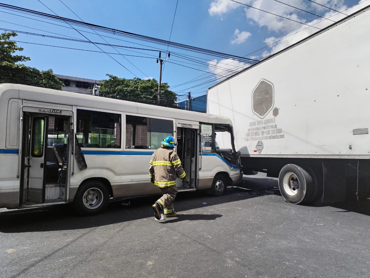 Oscar Machon (@oscarmachon) on Twitter photo #AlertaSV | Se registra accidente de tránsito en km. 8 1/2 del Bulevar del Ejército , una persona quedó atrapada dentro de microbús de ruta 29 San Bartolo, Ilopango y fue extricada por socorristas
📸: <a href="/alertacomando/">ComandosdeSalvamento</a>
🚨 <a href="/TuOndaClub/">Tu Onda Club</a> #AlertaSV | Se registra accidente de tránsito en km. 8 1/2 del Bulevar del Ejército , una persona quedó atrapada dentro de microbús de ruta 29 San Bartolo, Ilopango y fue extricada por socorristas
📸: <a href="/alertacomando/">ComandosdeSalvamento</a>
🚨 <a href="/TuOndaClub/">Tu Onda Club</a>
