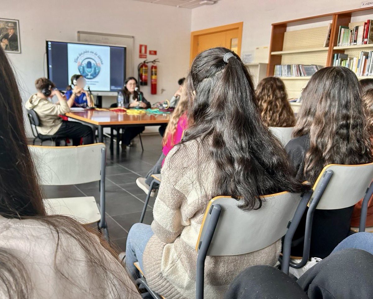 En secundaria, la Federación Empresarial Segoviana nos ha acercado a Paula Ronco, emprendedora y entusiasta del aprendizaje continuo. Le agradecemos que haya querido compartir su trayectoria profesional y tantos consejos de vida.
 #8M #igualdad #radioescolar #centrosCyL