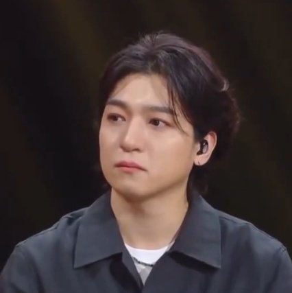 모든얼굴근육이"나눈물참고있어요"를외치고있어