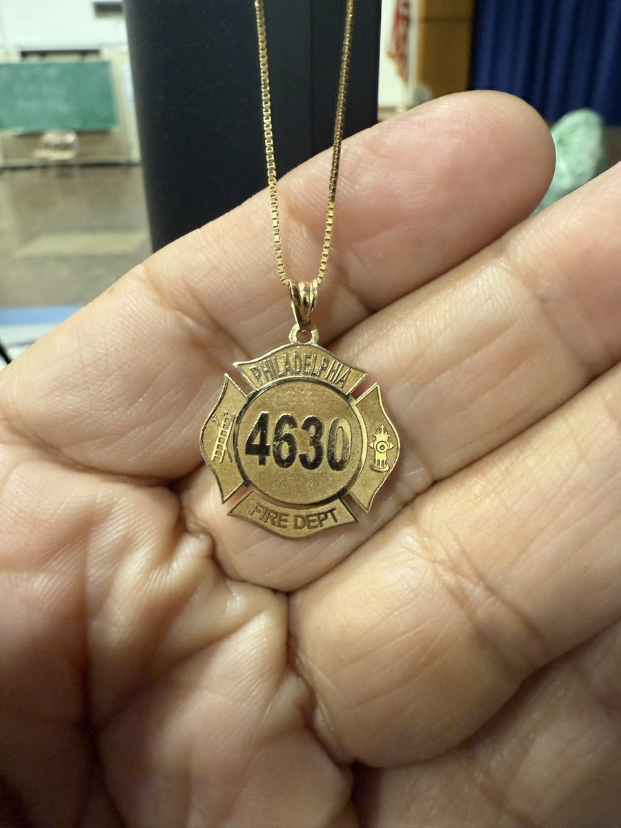 PFDFoundation's tweet image. Help Us Reunite This Item With It’s Owner!  Drop Us A Message And Share This Post 🙏🏽
@PhillyFireDept @Local22Philly