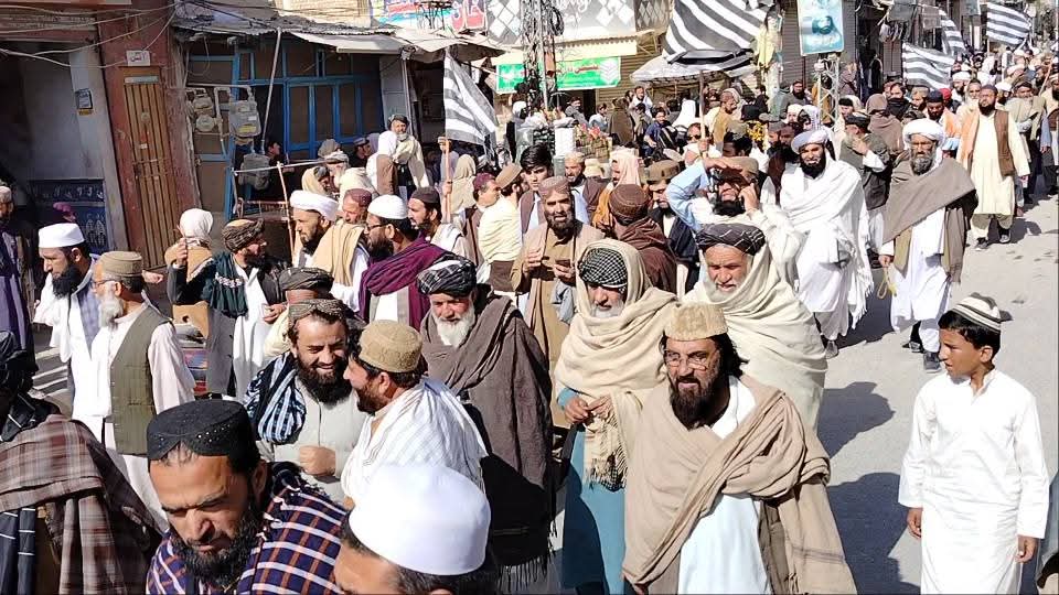 جمعیت علماء اسلام ضلع پشین کے زیر اہتمام 
جےیوآئی بلوچستان کی کال پر بلوچستان میں جاری بدامنی کے خلاف احتجاجی مظاہرہ پشین بازار سے گزر رہا ہے