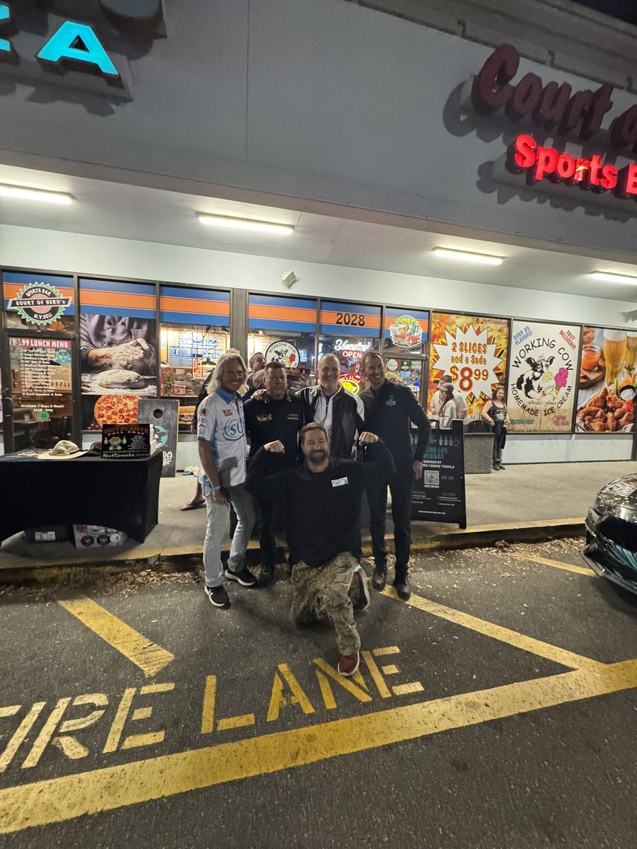Want to thank Chance the owner of Gumby’s Pizza and El Bandido tequila for a great Gatornationals Pre-Event meet and greet. Good times. 👍🏁😎 #gumbyspizza #nhra #chrisbostick #ryanoehlerracing  #elbandidotequila #jimcampbellracing #herzhauserracing #missionfoods