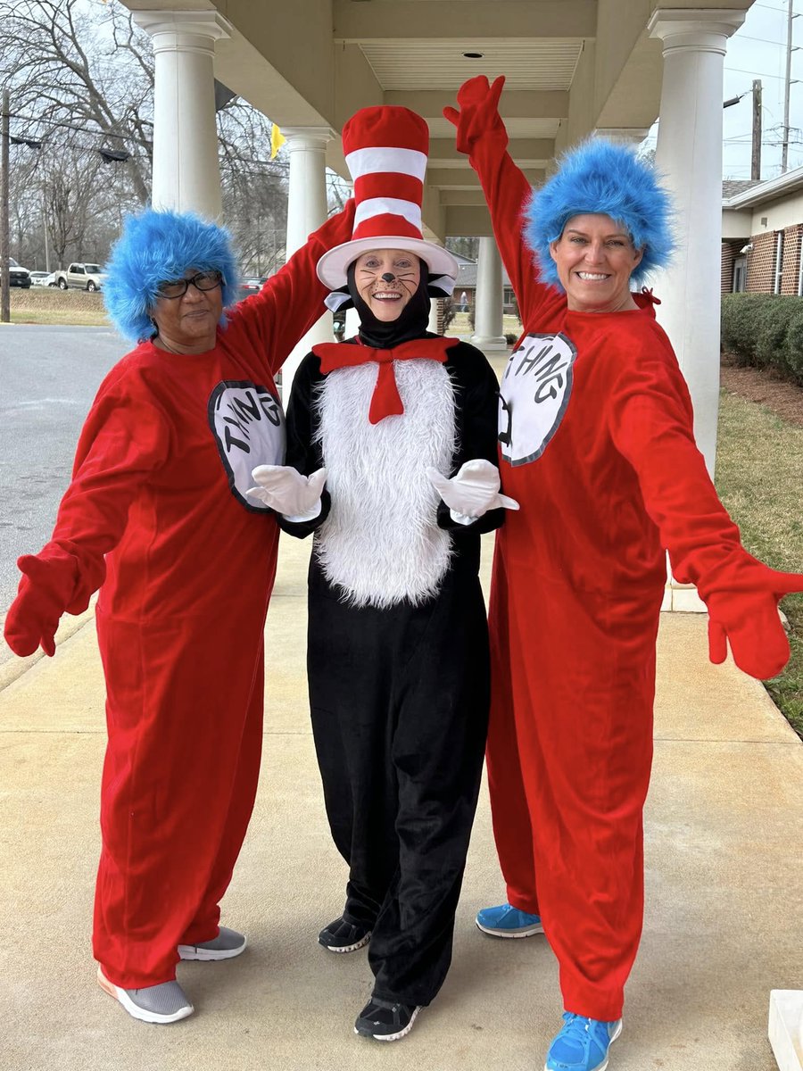 ALPowerFdn's tweet image. Inspiring a love for reading 📚💫 Alabama Power volunteers participated in Read Across America Week, celebrating Dr. Seuss while encouraging students to engage with books, storytelling and literacy-based activities.

#PowerofGood #ConnectingWithCommunity