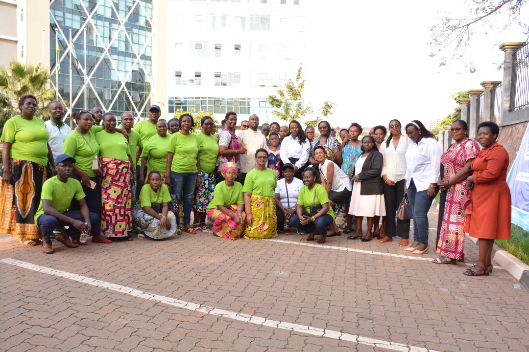 Muri gahunda yo kwitegura Umunsi Mpuzamahanga w’Umugore uzizihizwa taliki ya 08 Werurwe, no kwishimira ibyagezweho, mu Karere ka Gasabo hasojwe ubukangurambaga bw’iminsi 7 bwiswe: #7SolidDaysCampaign hagaragazwa ibikorwa bitandukanye byakozwe bigamije guteza imbere umuryango(1)