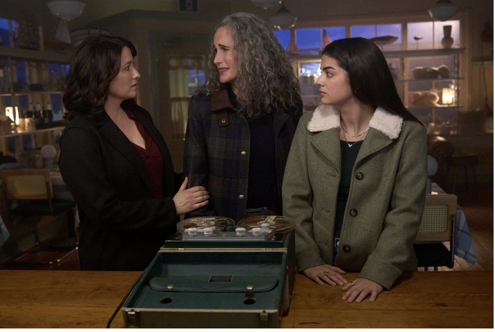 TVTango's tweet photo. 🌟Watch Tonight @hallmarkchannel 9pm (Next Day @HallmarkPlus_) Season Finale #TheWayHome "If You Could Read My Mind" Starring #AndieMacDowel @chy_leigh @sadielsnow @evan_m_williams @jeffersonb76 @_alexhook @juliatomasone #SpencerMacpherson About https://t.co/EOiLAMkABd https://t.co/NE68rSA0b5