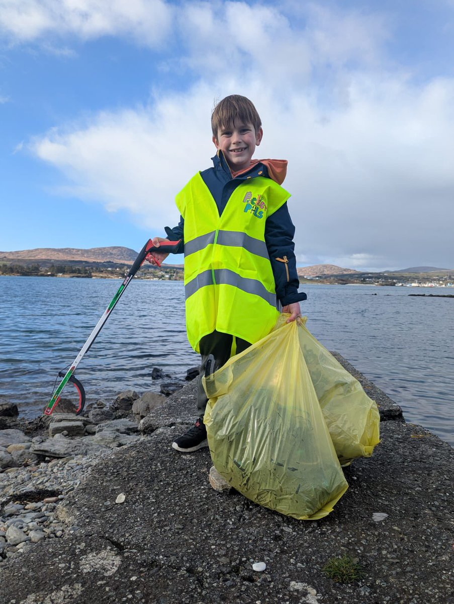 One of our picker pals, working hard to keep #BereIsland clean! Keep up the good work!! #SaveTheEnvironment <a href="/pickerpalsworld/">Picker Pals World</a>