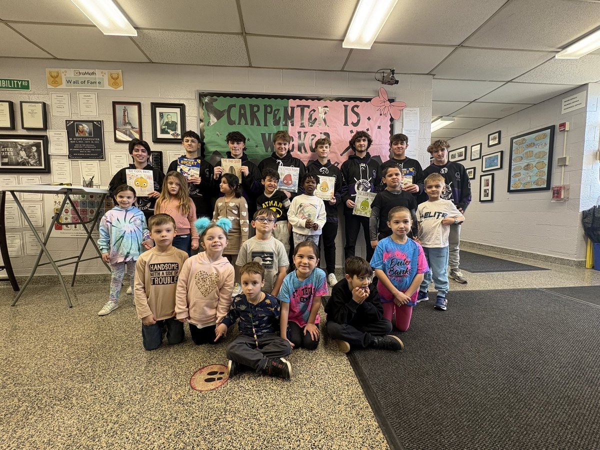 Thank you to Carpenter Elementary School for allowing some of our athletes to read to their classes for Read Across America Week! 🏒⚔️ @OBSupCittadino <a href="/DiMino_AD/">Dan DiMino</a>