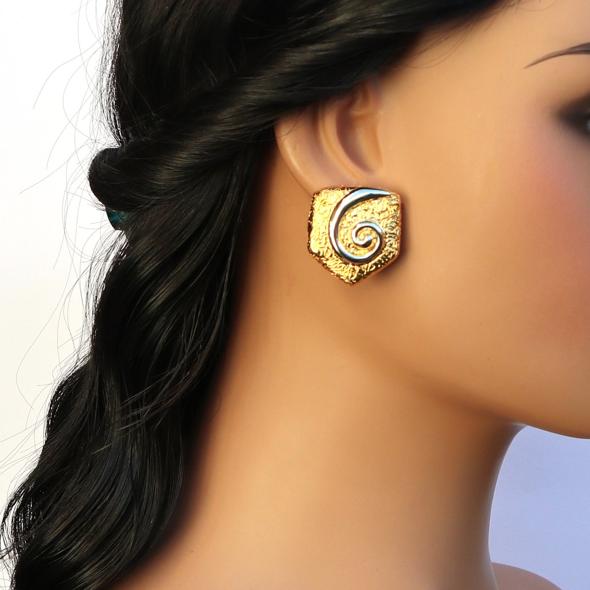 Fancy Clip On Earrings, Golden Spiral Earrings, Non Pierced Ears, 18k gold plated, Handmade kitsch Earrings, Faux bizoux etsy.me/3FbrekD μέσω <a href="/Etsy/">Etsy</a>