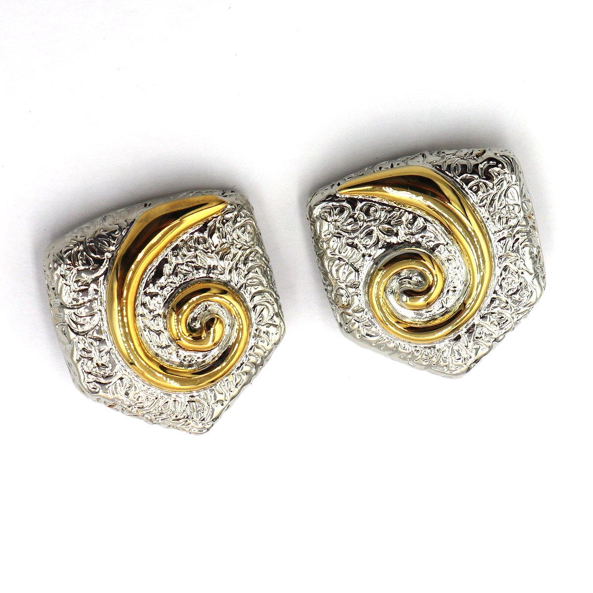 Fancy Clip On Earrings, Golden Spiral Earrings, Non Pierced Ears, 18k gold plated, Handmade kitsch Earrings, Faux bizoux etsy.me/3F7sSnf μέσω <a href="/Etsy/">Etsy</a>