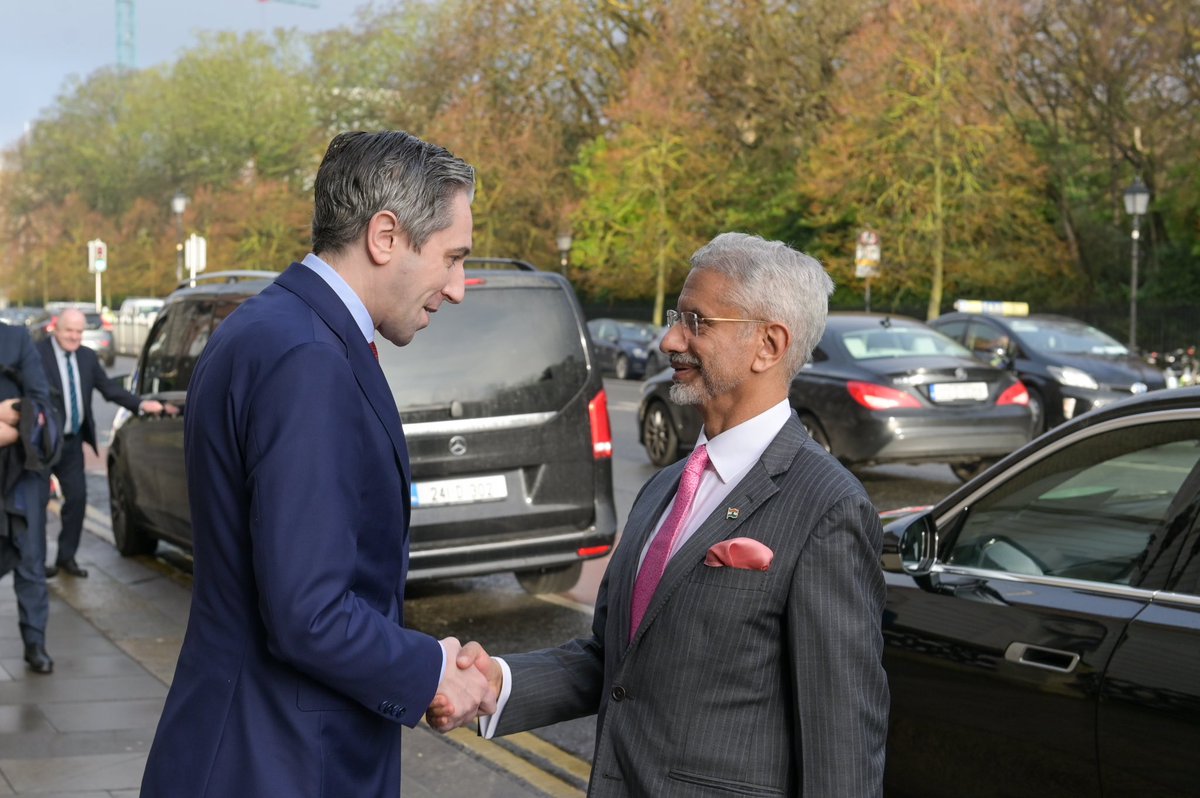 A warm and open meeting with Tánaiste &amp; FM <a href="/SimonHarrisTD/">Simon Harris TD</a> of Ireland this morning in Dublin. 

We discussed our bilateral cooperation, including a new Action Plan to reinvigorate ties. Agreed to set up a Joint Economic Commission to increase our trade, investment and technology