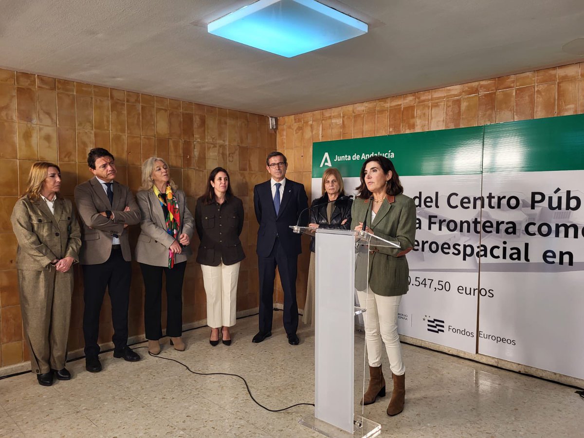 Presentado el proyecto del Centro de Formación Profesional para el Empleo San Juan de Dios en Jerez. 

La delegada del Gobierno <a href="/MercedesColomb1/">Mercedes Colombo</a> acompaña a los consejeros Rocío Blanco y <a href="/ParadelaJSr/">Jorge Paradela</a> junto con <a href="/dsanchezroman/">Dani Sánchez Román</a> e <a href="/i_olivero/">inma olivero</a> de un edificio que será realidad en 2027.