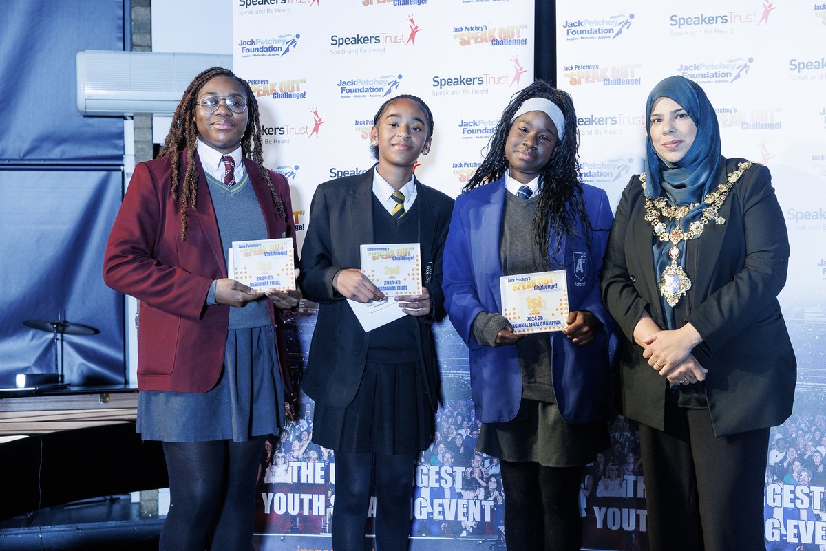 SpeakersTrust's tweet photo. Fantastic event at #Wandsworth Regional Final last night at @GraveneySchool #JPSOC
Top 3:
🥇Shadé Nyantaki, Ashcroft Technology Academy
🥈Sahara Williams-Price, @SouthfieldsAcad
🥉Yvette Dzikunu, @StCeciliasCoE
Many thanks to Mayor of Wandsworth Cllr Sana Jafri for coming! https://t.co/jnB8xh9ihM