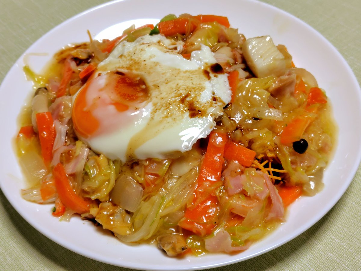 KitahoshiHikaru's tweet photo. 昨日は目玉焼きのせ長崎皿うどん、今日はゆで卵いり長崎ちゃんぽんでした。高くなっているお米を食べない努力中です。 https://t.co/km6wpzFn5X