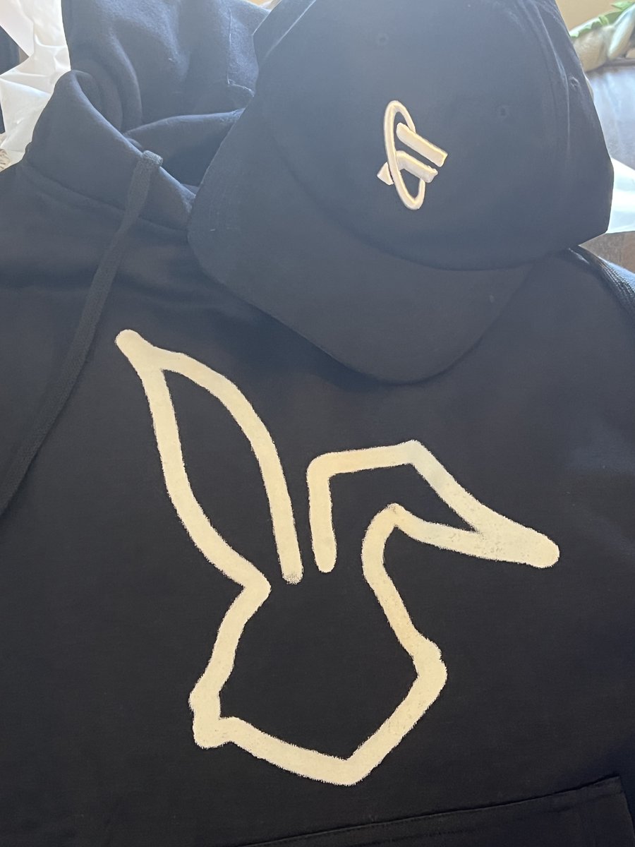 Bl0ckChainBunny's tweet photo. The merch arrived !! @futureverse quality @flufworld xxx https://t.co/WZaBRraSI5
