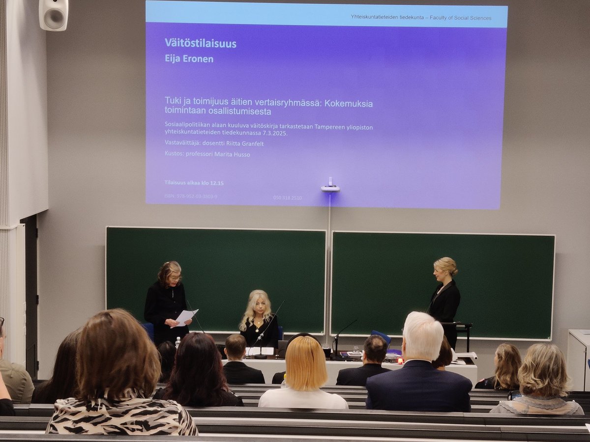 Tänään ilo kollegan väitöksestä☀️ Tutkimuksen aihe mitä ajankohtaisin: Tuki ja toimijuus äitien vertaisryhmässä. Paljon onnea <a href="/EronenEija/">Eija Eronen</a>!