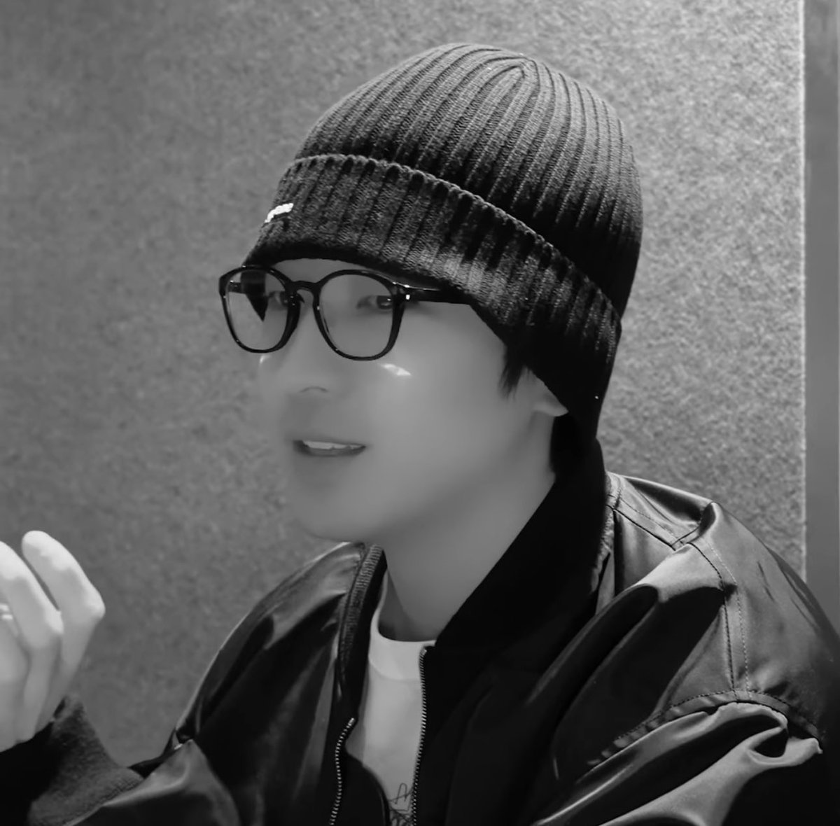 wonwoo - hxw spotlight peers side 🖤