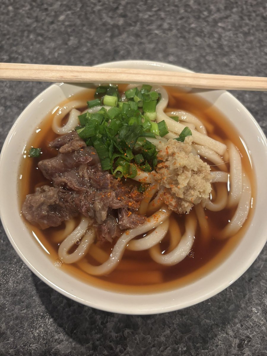 azami999's tweet image. ちーふの肉うどん🥩出来てます！シエルに食べに来てね😊
#黒崎#シエル#ちーふの肉うどん#美味しい