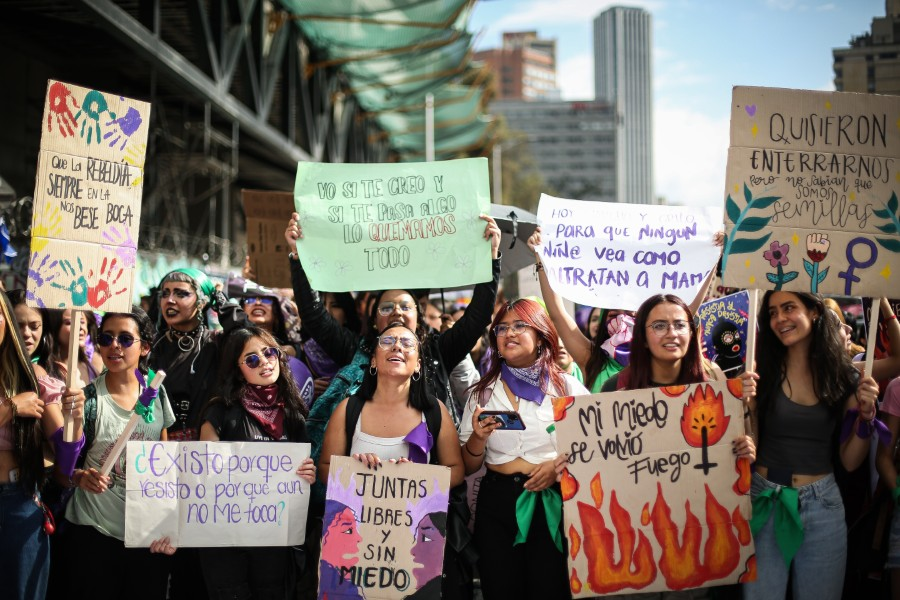 mincultura's tweet photo. 📢 Con más de 60 actividades en el país conmemoraremos el Día Internacional de la Mujer. Estas estarán enfocadas en desarrollar conversaciones que reconozcan el papel de las mujeres y el derecho a una cultura libre de sexismo, violencias y discriminación.

¡Juntémonos en un #8MCultural!​​​ Consulta aquí la agenda 👉 https://t.co/5zuRMe0ygc

#AutonomíaEconómicaParaTodasEs