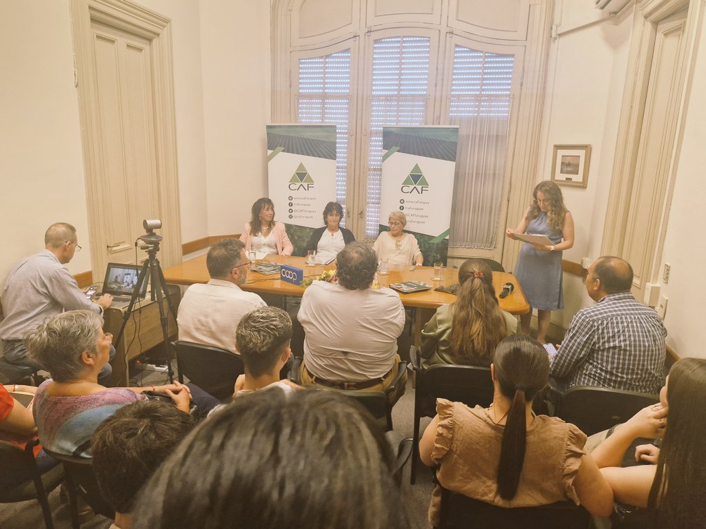 #Ahora:

Nuestra vicepta Stefanía Silveyra da la bienvenida al evento: Mujeres que inspiran un mañana sostenible

👉Previo al #Diadelamujer homenajeamos a: Carolina Ferrari, Marta Ricca, Zuli Viazzi y Gabriela García

📲Seguilo en vivo: bit.ly/YoutubeCAF