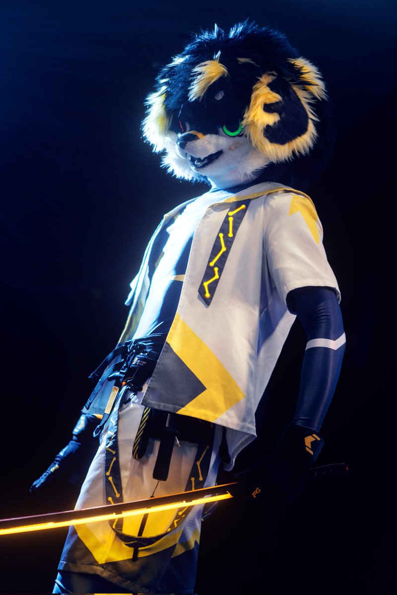 喔？还有一个

#FursuitsFriday 
📷：<a href="/aaaapoor3/">阿穷摄摄版</a>