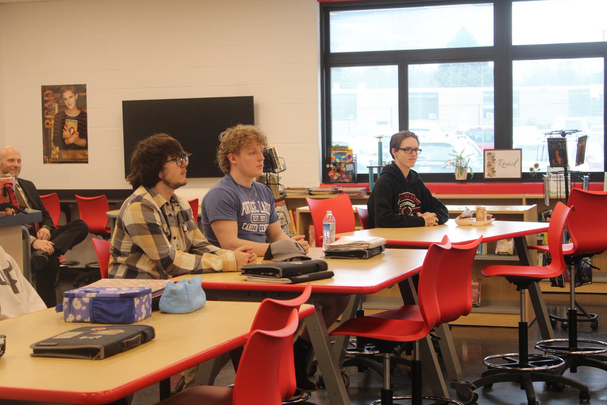 DMaugerMHS's tweet photo. We want to thank Michael Tipton, MHS Class of '99, for presenting to our students about his career as a software engineer during Career Cafe. https://t.co/1odKK36t6k