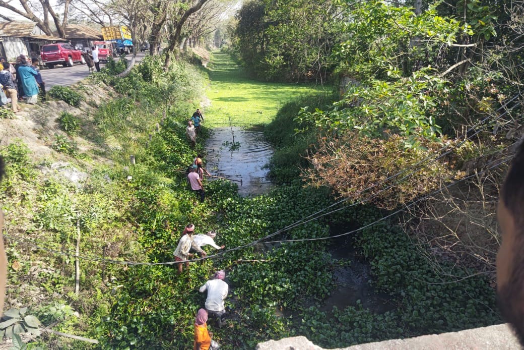 ডাসারে বরিশাল খালটি অস্তিত্ব সংকটে, পুনরুদ্ধারে উপজেলা প্রশাসন