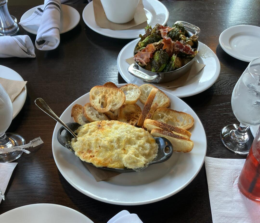 Addy_arjunaidi3's tweet image. The morning air in New Braunfels is really something, and for breakfast, there&apos;s a cheesy baked dip with French toast sticks, roasted Brussels sprouts with a little bacon, and it&apos;s all so delicious #Friday #Farm #Breakfast #NewBraunfels #Countryside #Vibes #sunshine