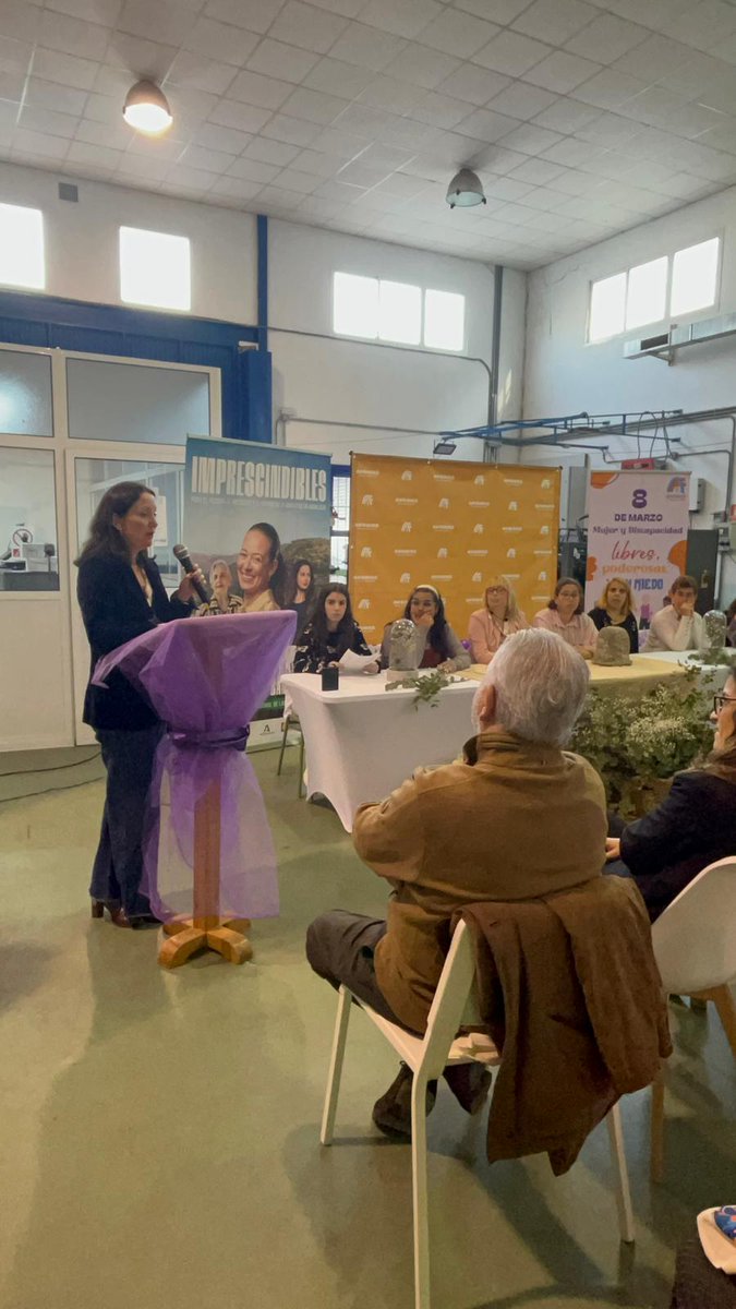Celebramos el día internacional de la mujer enriqueciéndonos con las experiencias de mujeres con discapacidad: mujeres valientes y luchadoras. IMPRESCINDIBLES en una Andalucía igualitaria <a href="/IgualdadAND/">Inclusión Social, Juventud, Familias e Igualdad</a>
