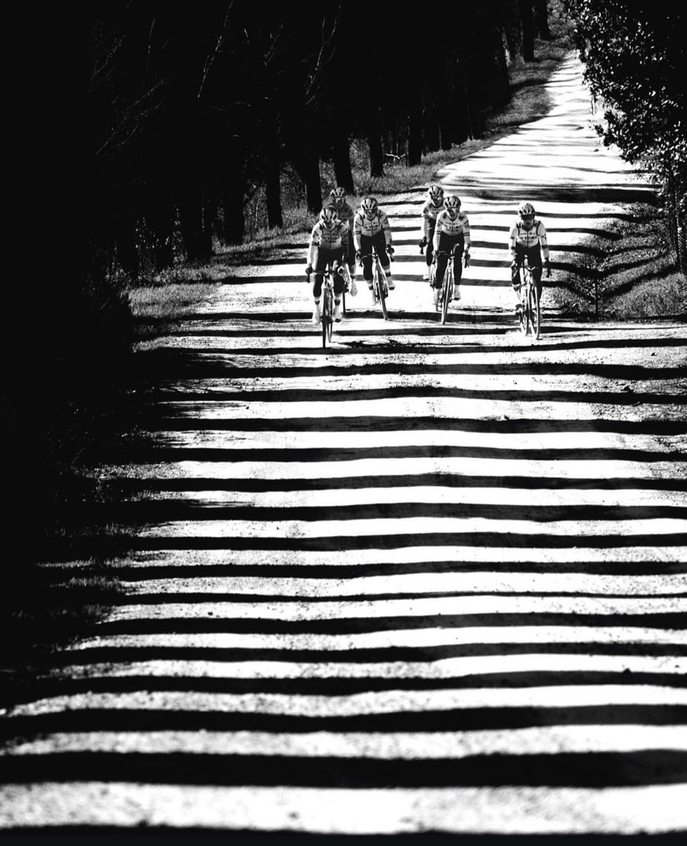 voshans's tweet photo. Sportfotografie ís kunst…
(Foto Gruber Images) #wielrennen 
#Lecchi #Chianti #Toscane #cycling https://t.co/0KYaOZKjAl