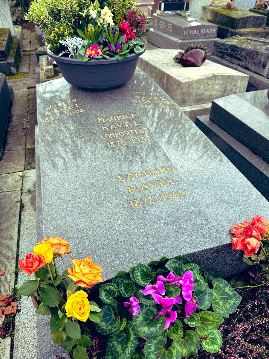 今日はラヴェル生誕150周年✨
写真は先日渡仏した際に足を運んだラヴェルのお墓🎹
今年は初めてオール・ラヴェルプログラムでリサイタルをさせていただきます✨
より深くラヴェルを勉強できる機会をいただけて嬉しい😌