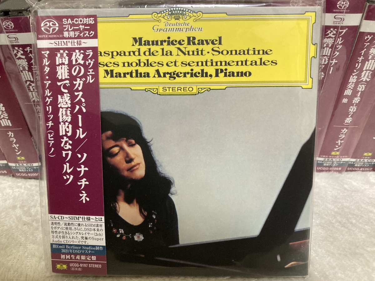 hirokazu_1945's tweet photo. モーリス・ラヴェル：
・夜のガスパール
・ソナチネ
・高雅で感傷的なワルツ
1974年11月
ベルリン、スタジオ・ランクウィッツ
マルタ・アルゲリッチ(ピアノ)
(SACD[SHM仕様])を聴いてます。 https://t.co/W6O5VDD657