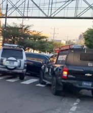 #Nacionales Un accidente de tránsito ocurrió hace unos minutos en el bulevar Santa Elena, con dirección a la carretera Panamericana.   El percance está causando congestionamiento vehicular en la zona. #Elsalvador