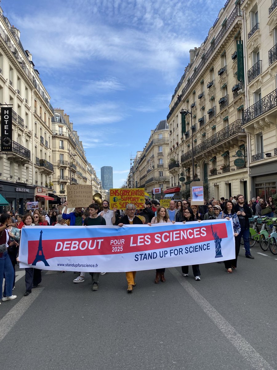 Debout ! Coucou ⁦<a href="/elonmusk/">Elon Musk</a>⁩