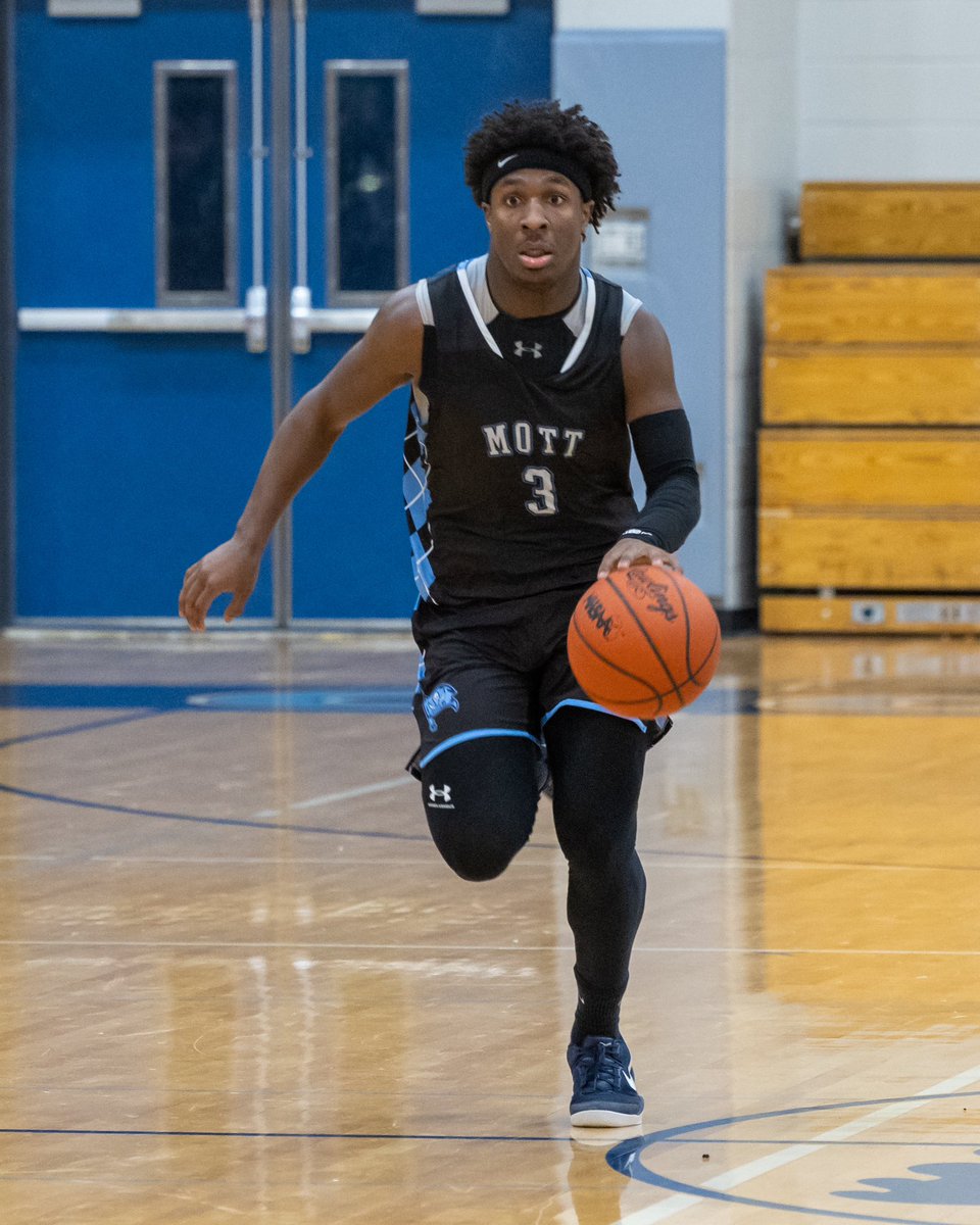 Thank you #3 

All Time Leader:
-Scoring (1152 points)
-Games played (87)
-wins (76)
-Assists (290)
-Steals (185)

#wetheship
#thecorsairsway