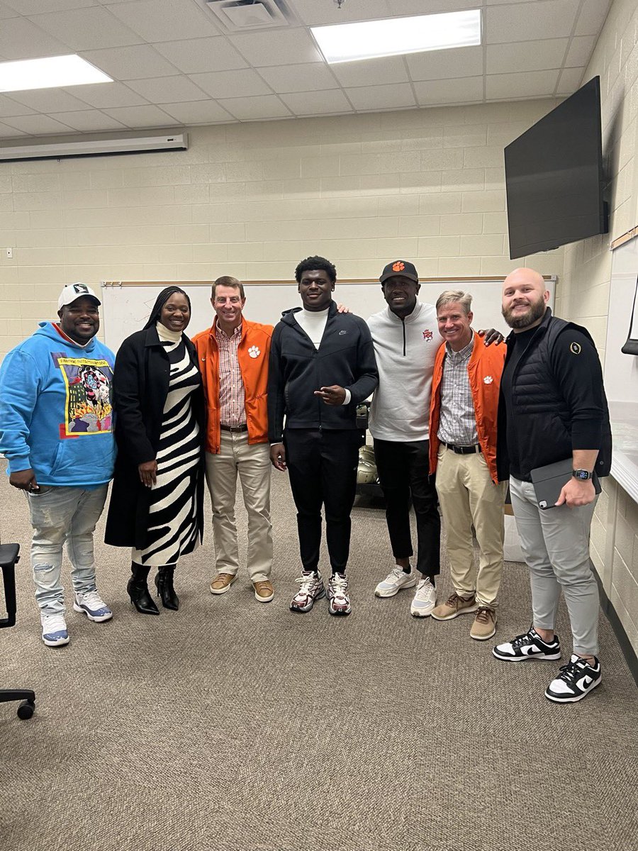 Clemson this weekend Gotigers🐅 <a href="/ClemsonSports/">Clemson Sports</a> <a href="/CoachEason1/">Coach Nick Eason</a> <a href="/benboulware7/">Ben Boulware</a> <a href="/PaulStrelowTI/">Paul Strelow</a> <a href="/CClemente247/">Christian Clemente</a> <a href="/SWiltfong_/">Steve Wiltfong</a> <a href="/ChadSimmons_/">ChadSimmons</a> <a href="/jeffsentell/">Jeff Sentell</a> <a href="/samspiegs/">Sam Spiegelman</a> <a href="/SWiltfong_/">Steve Wiltfong</a> <a href="/On3Recruits/">Follow <a href="/Rivals/">Rivals</a></a> @Rivals <a href="/JohnGarcia_Jr/">John Garcia, Jr.</a> <a href="/Coach_Davis22/">Coach Davis</a> <a href="/CoachApp35/">Bryant Appling</a> <a href="/lukewinstel/">Luke Winstel</a> <a href="/adamgorney/">Adam Gorney</a> <a href="/247Sports/">247Sports</a> <a href="/RivalsFriedman/">Adam Friedman</a>