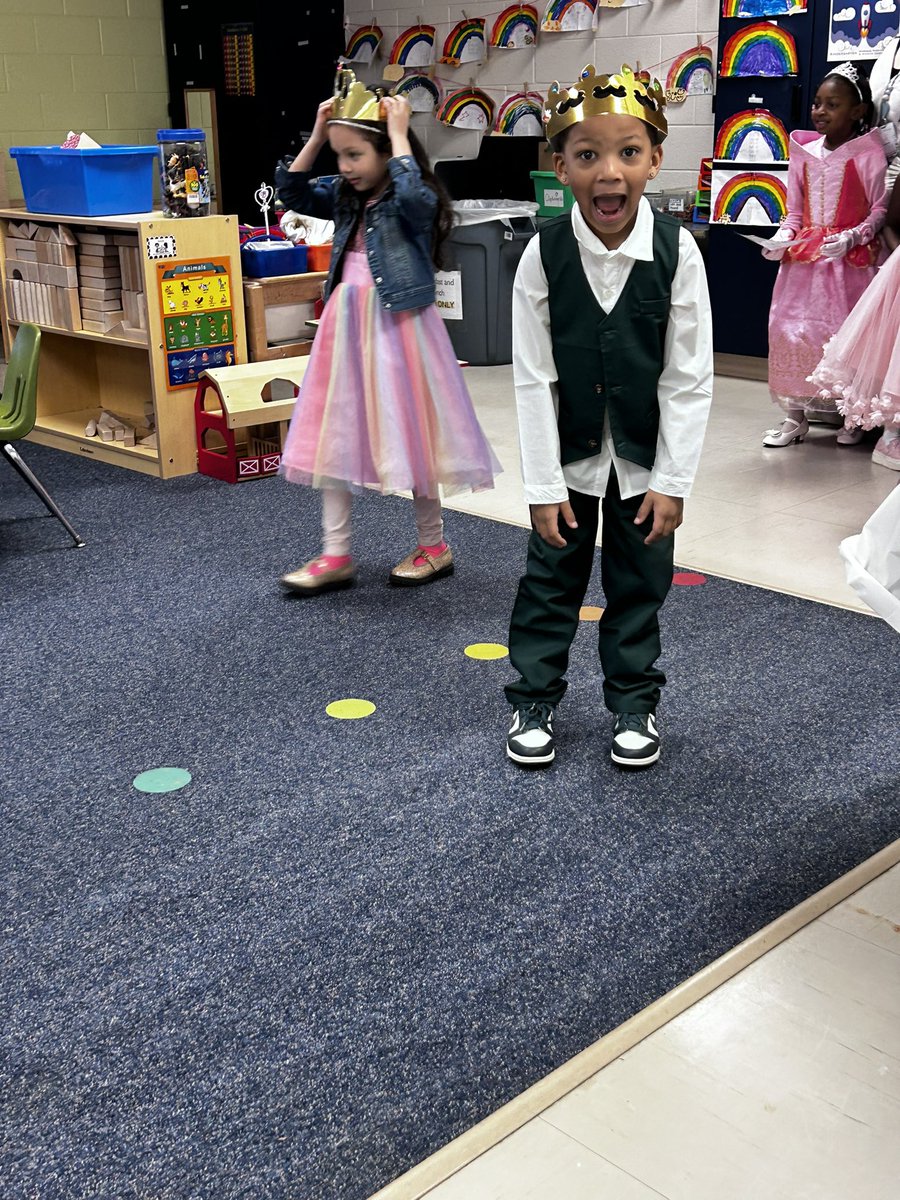 SevernESAACPS's tweet image. Kindergarten is ready for the ParTEA! #LearningIsTheThing #WeLoveItHere