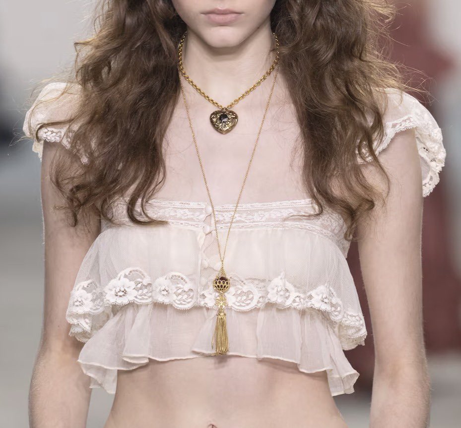 rosierpearl's tweet image. chloé fw25 heart lockets